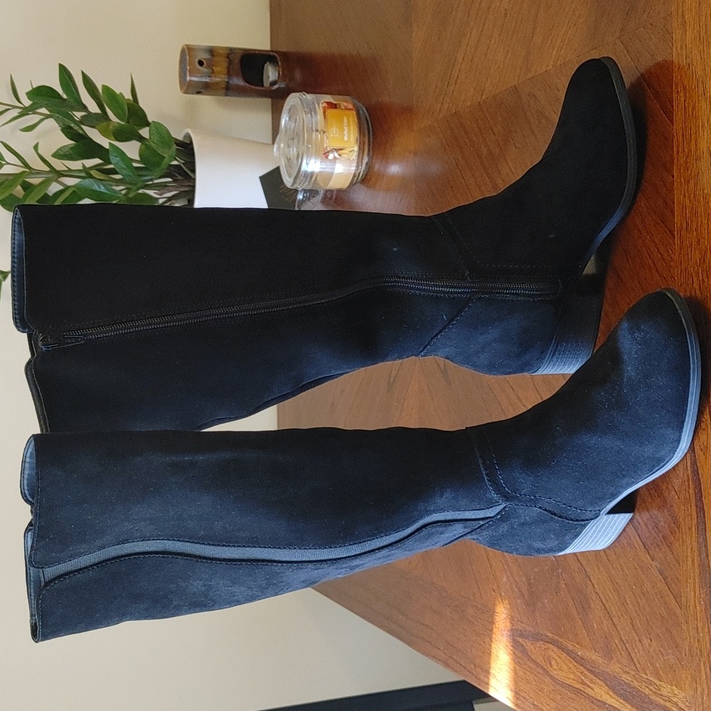 Womens black boots